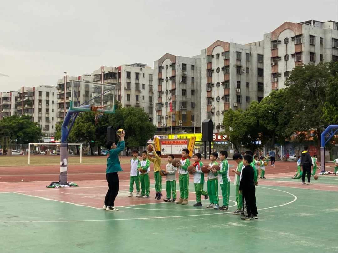 为什么大前锋在比赛中需要特别的体能训练?_2